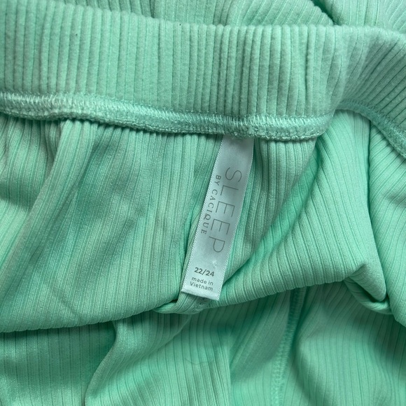 Women’s Cacique Soft Mint Scalloped Lounge Short Set Size 26/28 Plus Size - Picture 3 of 3